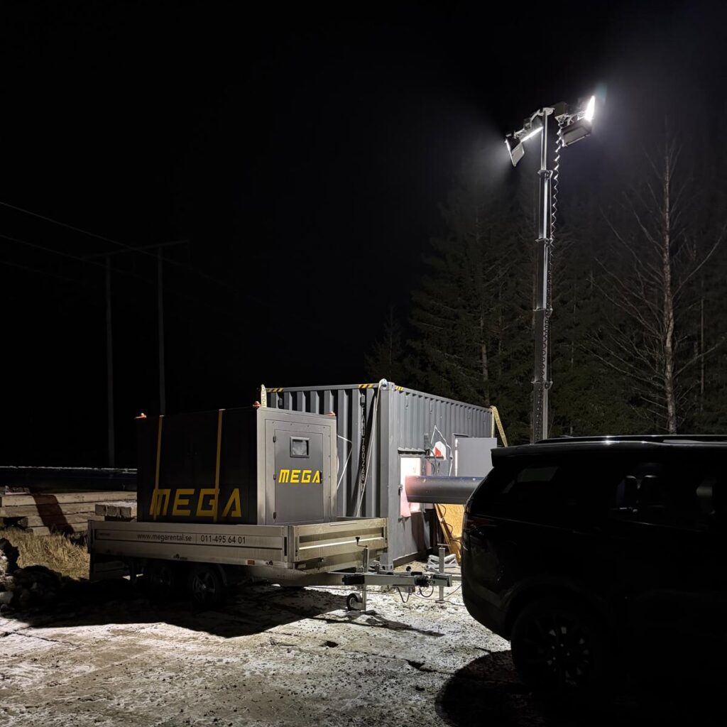 Mega Rental levererar mobil kraft vid ett nattarbete